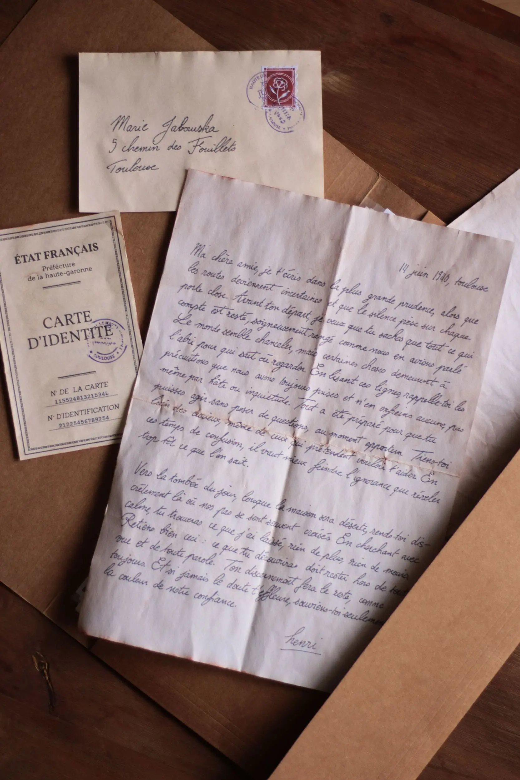 Jeu d'enquête à la maison