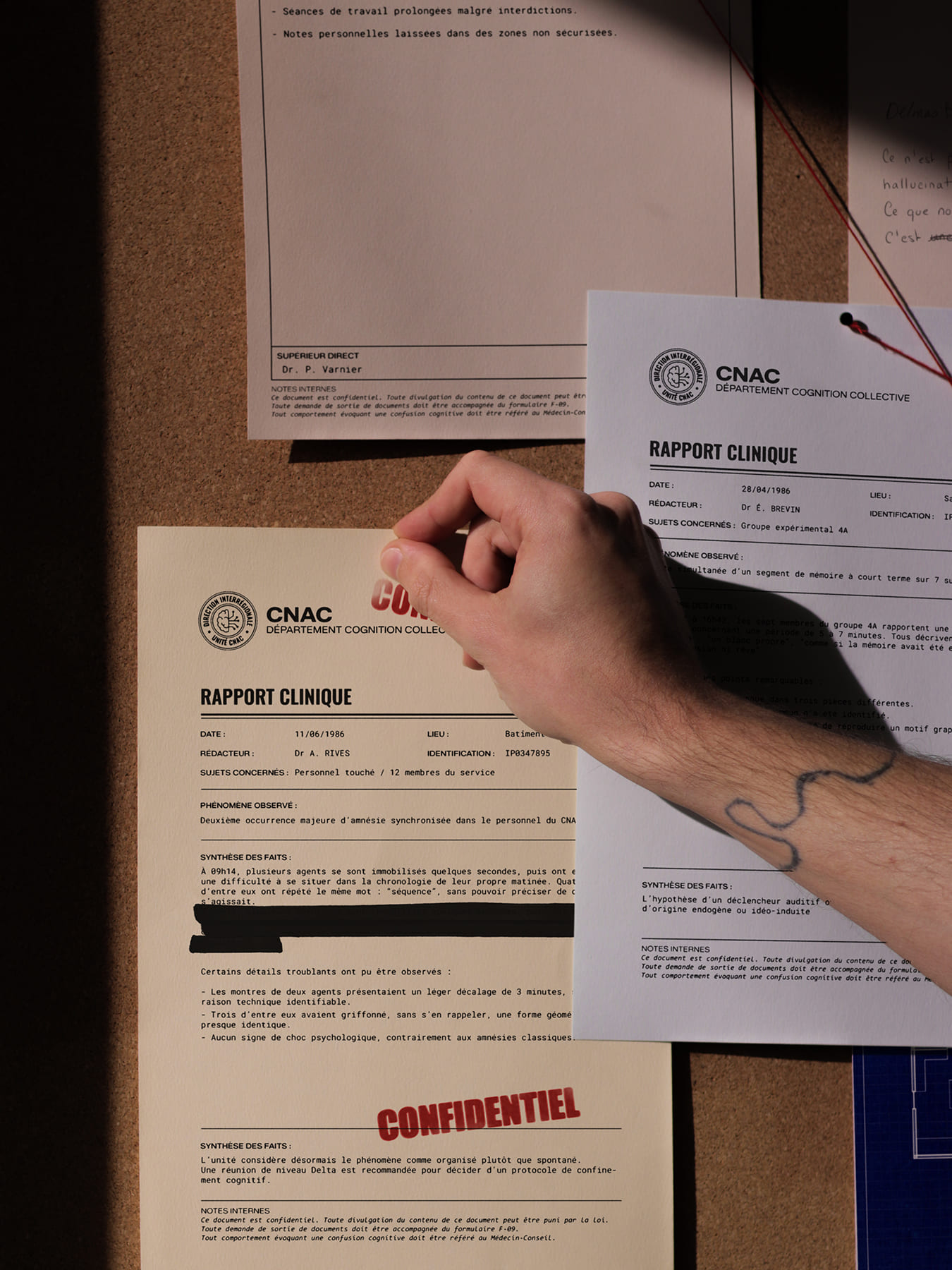 Faux documents scientifiques pour jeu immersif - création graphique réaliste